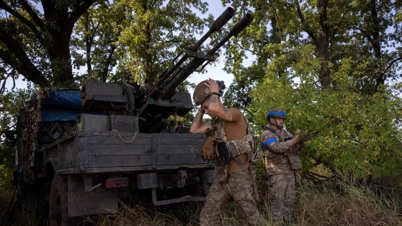 Il reportage, nelle retrovie di Kursk tra i militari ucraini che coprono l’offensiva