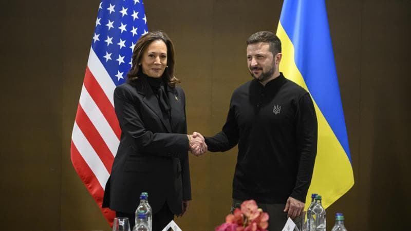 Kamala Harris con Volodymyr Zelensky