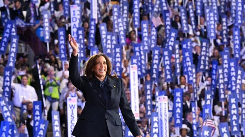 L’autobus che cambiò la vita di Kamala Harris, bambina figlia di immigrati a scuola con i bianchi