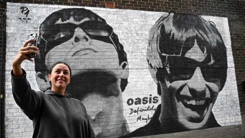 Oasis, Liam e Noel Gallagher di nuovo insieme: per entrare nel mito e per un bel po’ di sterline
