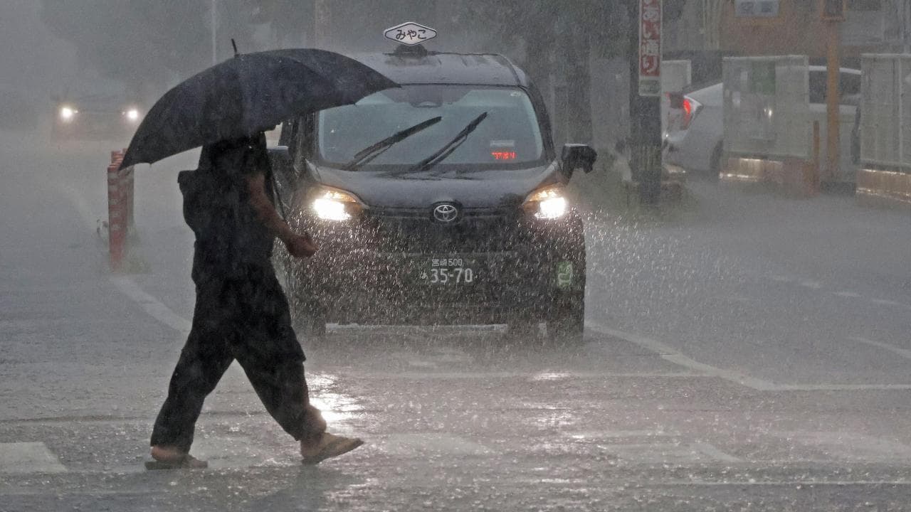 Giappone, il tifone Shansan colpisce il sud del paese: evacuate 800 mila persone