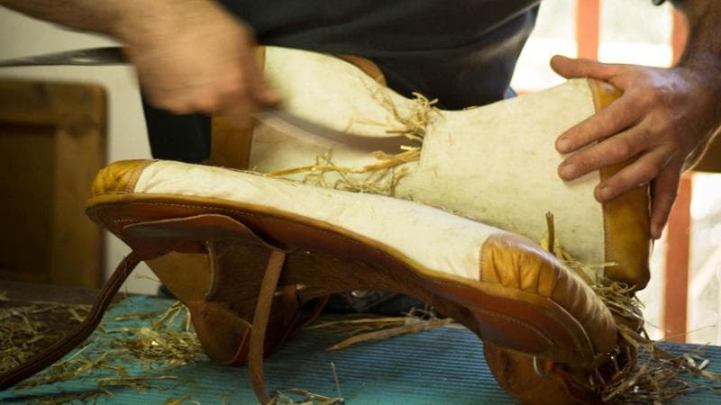 Imbottitura della bardella con la paglia
