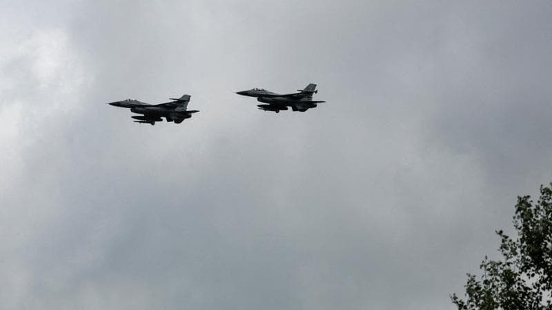F-16 ucraino precipita nella prima missione: muore “Moonfish”, il topgun dei duelli nei cieli di Kiev
