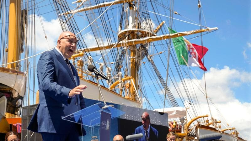 Crosetto conferma: “L’Italia proporrà Fitto a von der Leyen”. L’annuncio di Meloni in Cdm. Schlein: “Il governo chiarisca come intende gestire i suoi dossier”