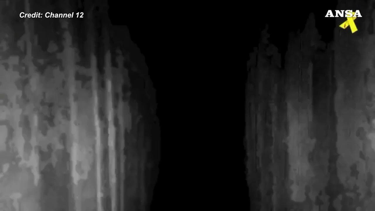 Un tunnel e il pianto di un neonato, il video provocazione creato dalle famiglie degli ostaggi e censurato: "Donne violentate e incinte"