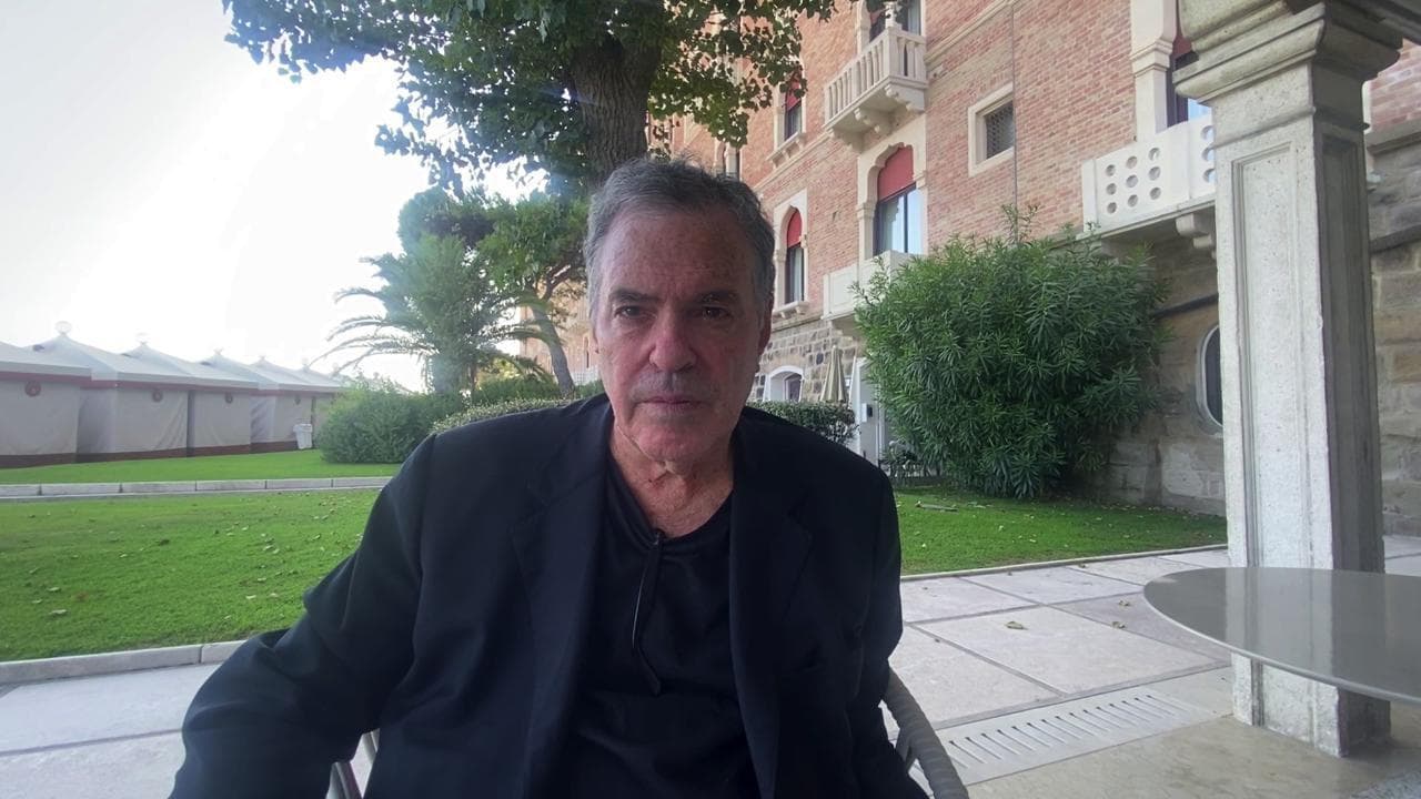 Amos Gitai a Venezia 81 con 'Why war?': "La poetica, la musica e l'arte sono l'unica via per far riflettere sulla guerra"