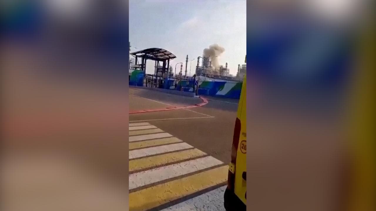 Mosca, i droni ucraini intercettati e distrutti colpiscono una raffineria: circoscritto l'incendio