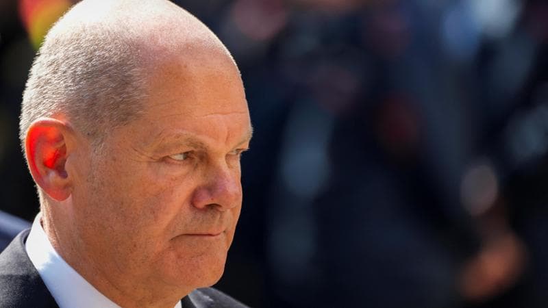 Elezioni in Germania, gli alleati di Scholz vicini all’estinzione: con la catastrofe nell’Est il cancelliere può cadere