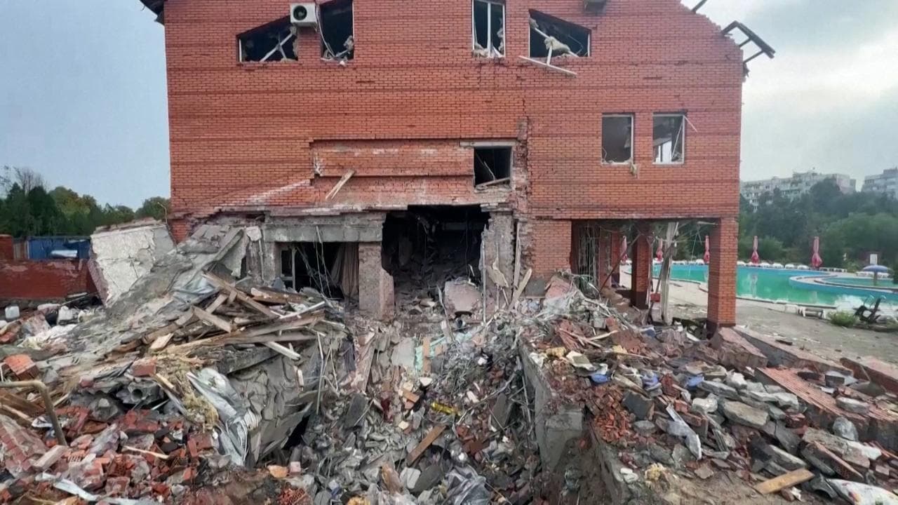 Attacco russo a Zaporizhzhia, due morti. Distrutti edifici civili