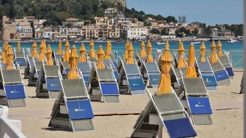 Il governo “blinda” i balneari. Le gare solo alla fine del 2027