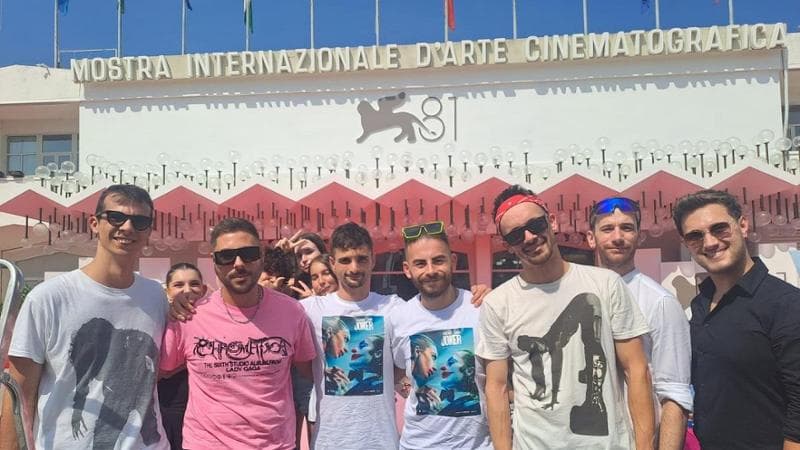 Un gruppo di fan di Lady Gaga che erano già a Venezia nel 2018