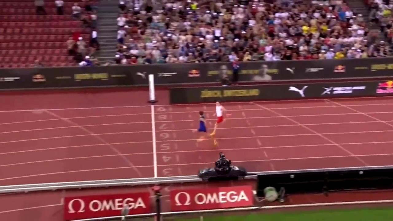 La sfida impossibile sui 100 metri: il campione dell'asta Duplantis contro l'ostacolista Warholm. Ecco come è finita