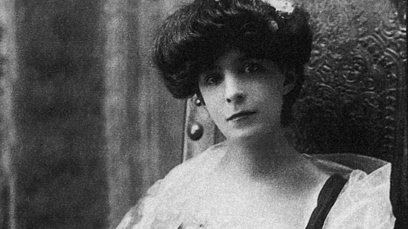 Marie dé Régnier (Parigi 1875-1963) nel 1898. Figlia del famoso poeta José-Maria de Hérédia e moglie, dal 1895, di Henri de Régnier, anche lui poeta (Alamy/Ipa)