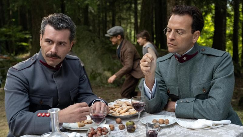 Una scena di Campo di battaglia diretto da Gianni Amelio: con, da sinistra, Gabriel Montesi e  Alessandro Borghi