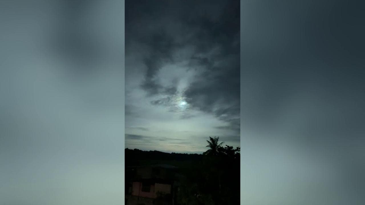 Filippine, l’asteroide entra nell’atmosfera: il cielo si illumina di verde e arancione