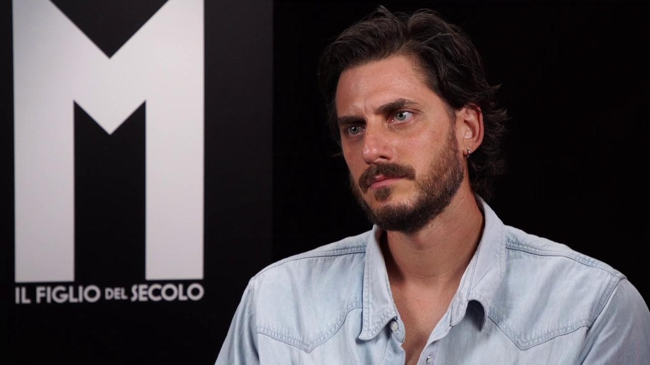 'M. Il figlio del secolo', la serie a Venezia 81. Luca Marinelli: "Mussolini cercava il pubblico come fanno i politici di oggi sui social"