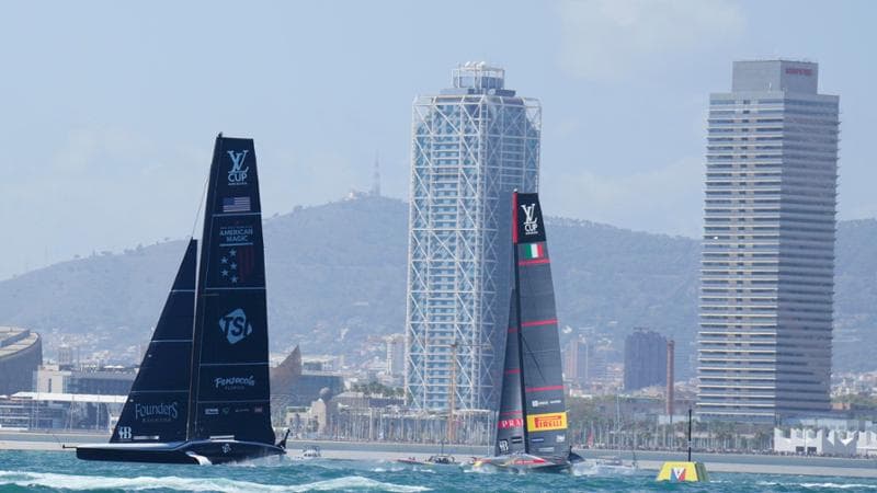 Luna Rossa con American Magic (a sinistra)