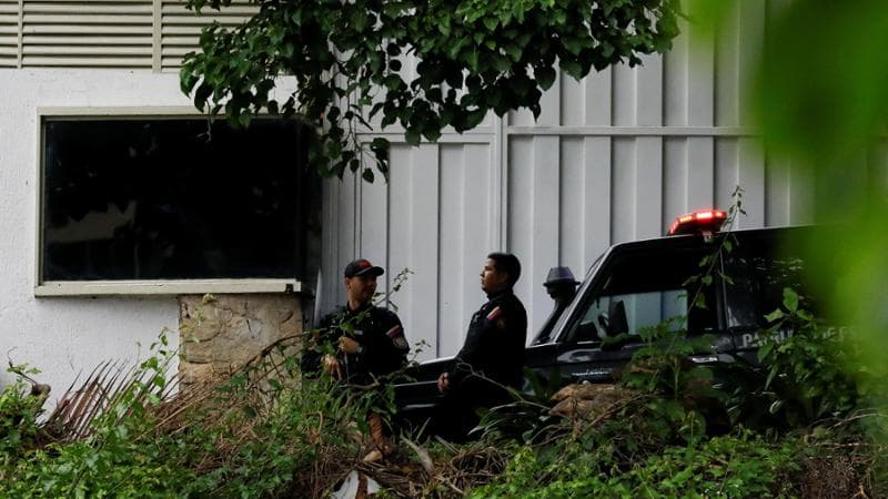Venezuela, le forze speciali di Maduro circondano l’ambasciata Argentina. Tensioni anche con il Brasile. All’interno si rifugiano sei oppositori politici