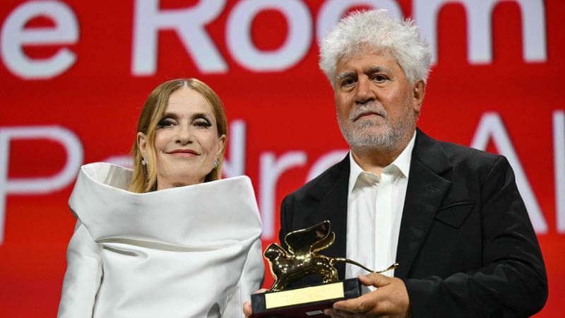 Venezia 81, il Leone d’oro a Pedro Almodóvar, quello d’argento all’italiano ‘Vermiglio’. Coppa Volpi a Vincent Lindon e a Nicole Kidman. L'attrice assente per lutto
