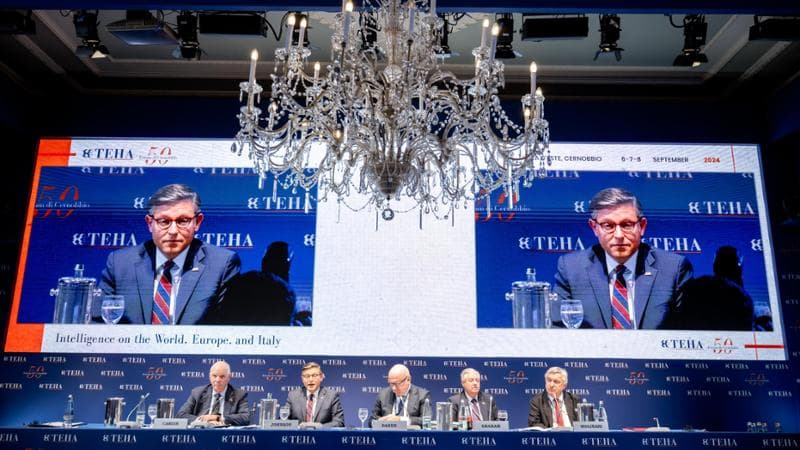 Repubblicani e democratici, a Cernobbio la politica estera Usa è bipartisan: sostegno a Kiev e pressioni sull’Ue per aumentare le spese militari