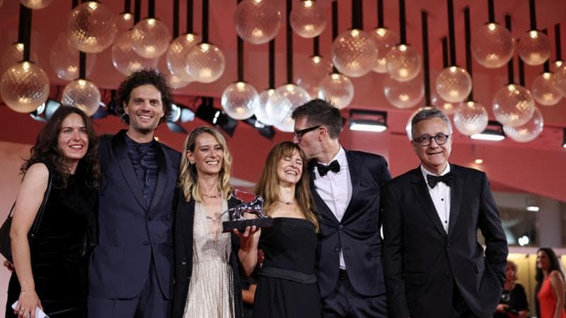Tutti i premi di Venezia 81: da&nbsp;Pedro Almodóvar&nbsp;a ‘Vermiglio’ di Maura Delpero
