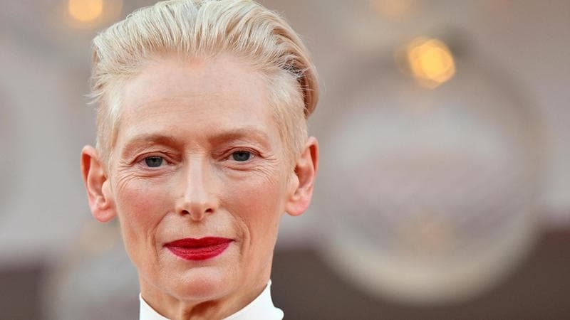 Tilda Swinton: “Spero che il film di Almodóvar tocchi le persone, ovunque nel mondo si discuta della morte con dignità”
