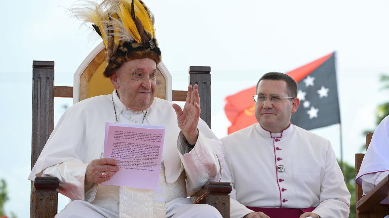 Papa Francesco in Papua Nuova Guinea, l'incontro coi giovani: "L'importante è rialzarsi"
