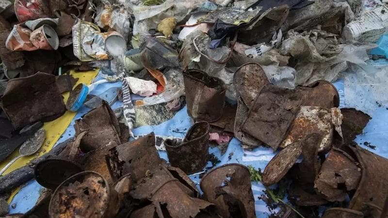 Rifiuti trovati da Legambiente sulla Marmolada