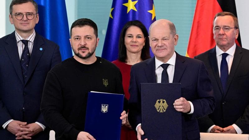 Ucraina, caute aperture di Kiev e Mosca al piano di pace di Scholz. Ma il cancelliere è criticato in patria
