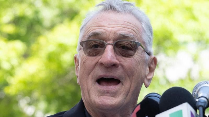 Tra pizze e bicchieri di vino, Pelosi e De Niro guidano la mobilitazione italo-americana per Kamala Harris