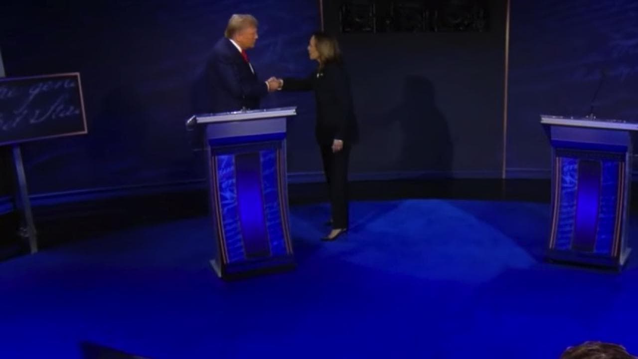 Dibattito Trump-Harris, la stretta di mano: i due candidati non si erano mai incontrati prima