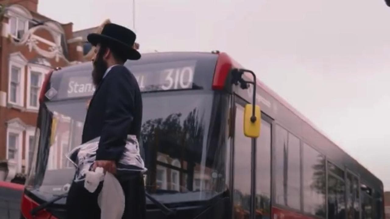 Londra, il bus per proteggere la comunità ebraica dalle aggressioni