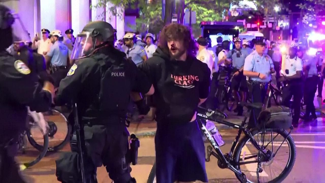 Trump-Harris, scontri tra polizia e manifestanti pro Palestina a Philadelphia