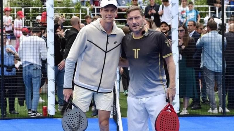 Jannik Sinner e Francesco Totti