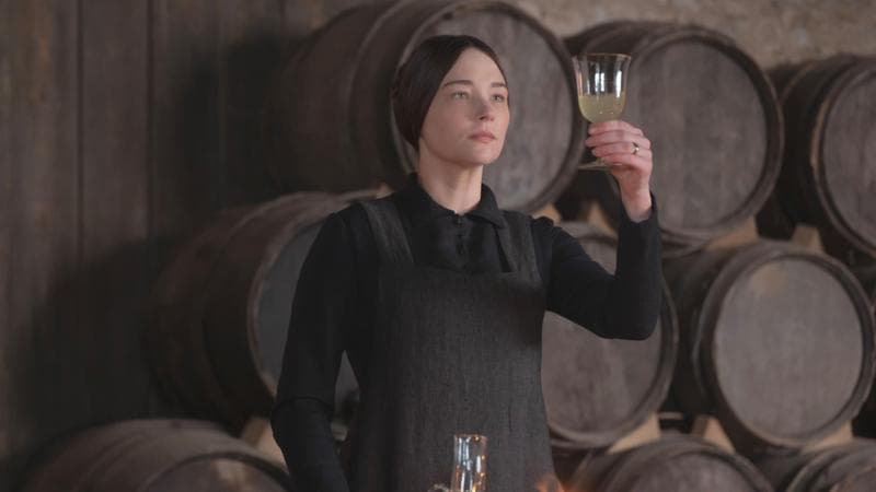 ‘Madame Clicquot’, un’occasione sprecata: il film che non racconta la storia di una battaglia coraggiosa. La recensione