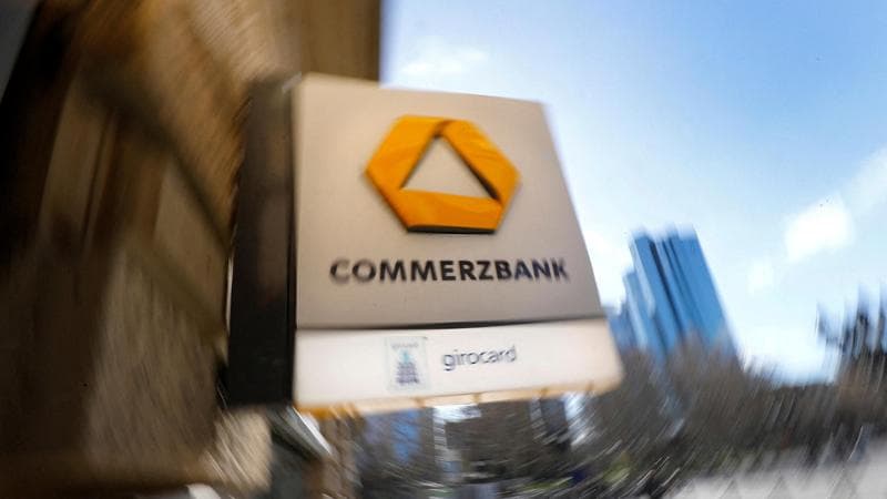 Commerzbank, Orcel: “Operazione non è una sorpresa”. L’acquisizione completa è sul tavolo, ma i sindacati tedeschi vanno sulle barricate contro Unicredit