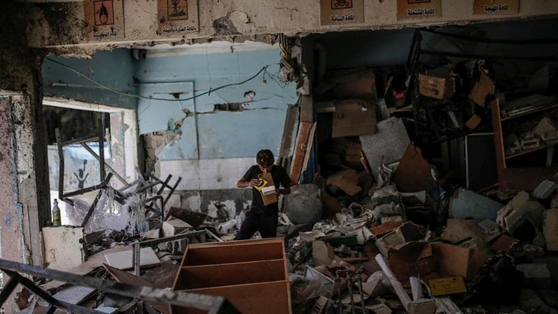 Bombe su una scuola Onu a Gaza, 18 morti. In Siria blitz di Israele in una base iraniana