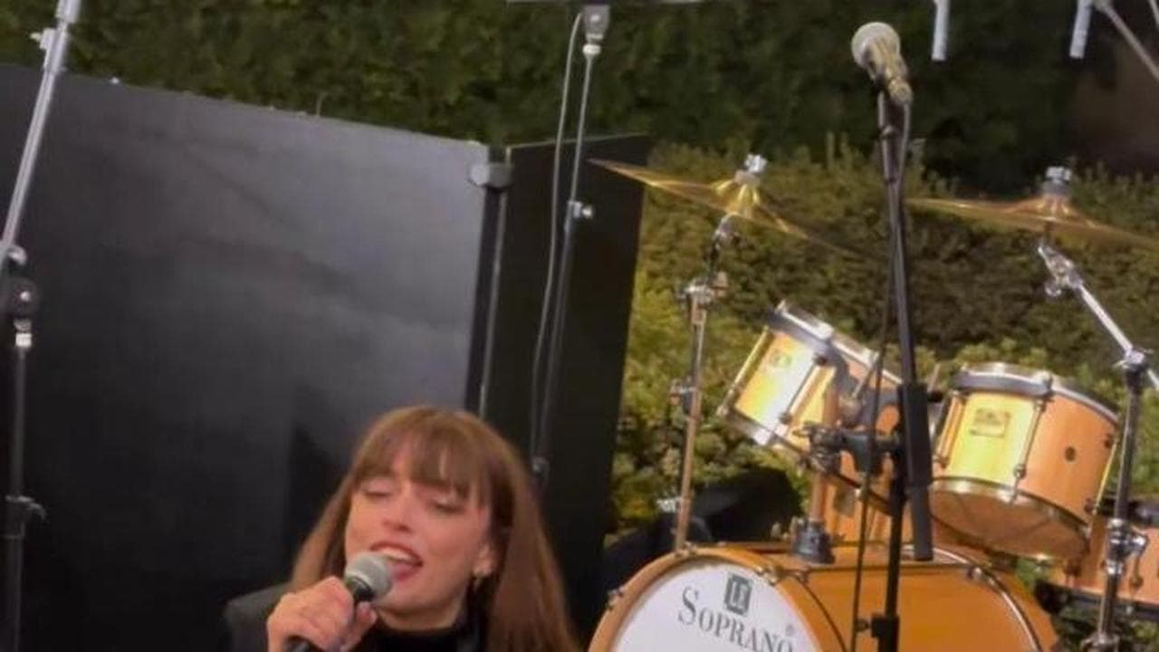 Annalisa canta al matrimonio del suo ex fidanzato Davide Simonetta - il video