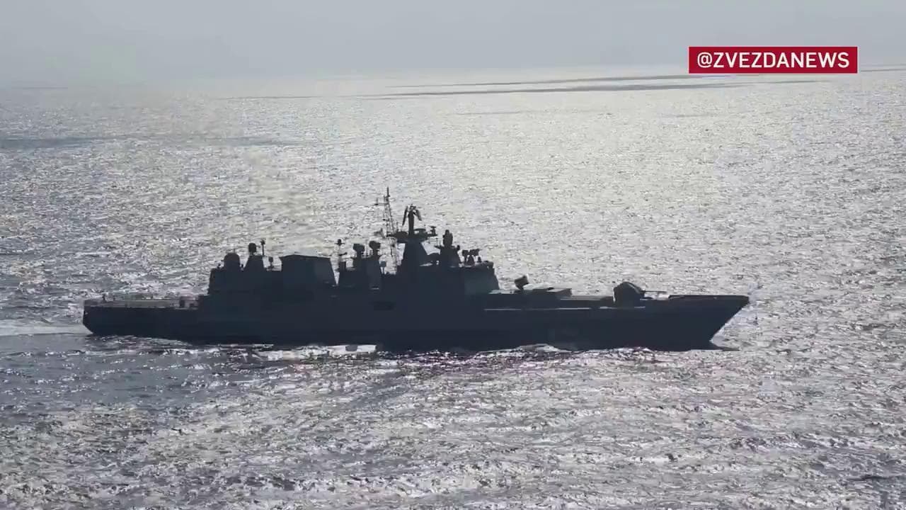Prove di battaglia navale nel Mediterraneo: la flotta russa mostra i muscoli