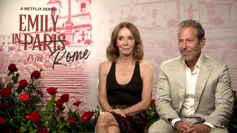 Philippine Leroy - Beaulieu è Sylvie di Emily in Paris: "Felice di girare nella mia Roma. Con Raoul Bova la prima scena: a letto"
