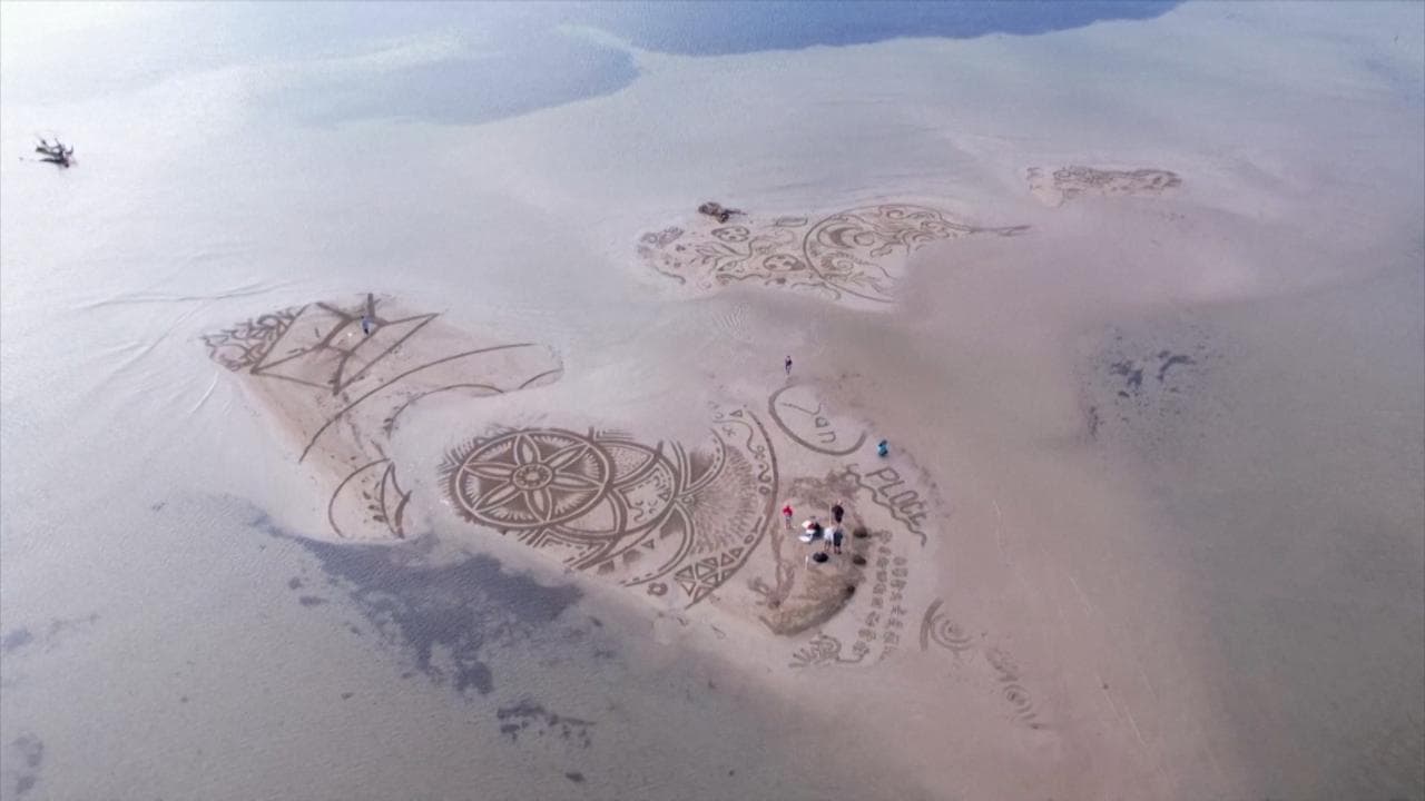 Croazia, la bellezza effimera dell'arte sulla sabbia che sparisce con la marea