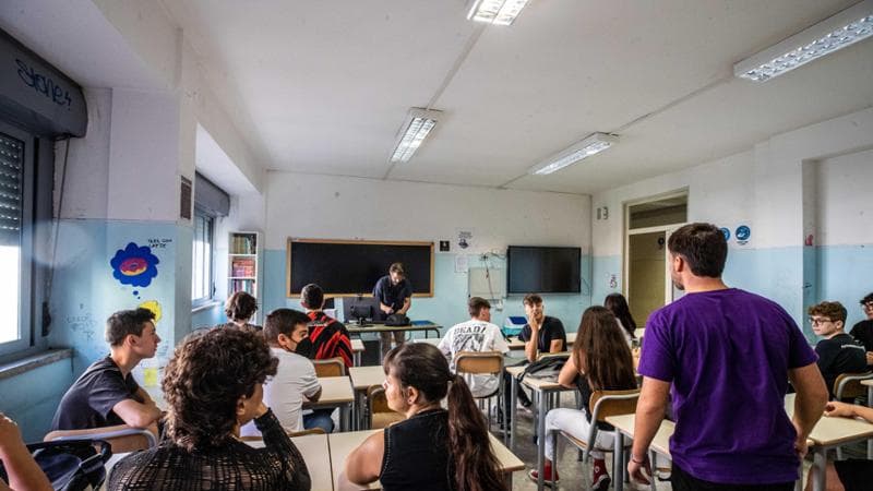 12/09/2022 Roma, primo giorno di scuola al liceo scientifico Isacco Newton, prima lezione in classe, aula