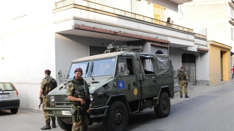 Il 4 ottobre 2008 è partita invece nelle principali aree metropolitane del Paese l'operazione 'Strade sicure', che prosegue tuttora: attualmente oltre 4.200 militari dell'Esercito, in concorso alle forze di polizia, sono impiegati in attività di pattugliamento e vigilanza di installazioni e obiettivi sensibili. ANSA/UFFICIO STAMPA ESERCITO +++ NO SALES, EDITORIAL USE ONLY +++