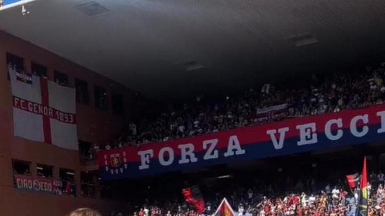 Dal tennis al calcio, allo stadio Ferraris lo show di Tsitsipas davanti ai tifosi del Genoa