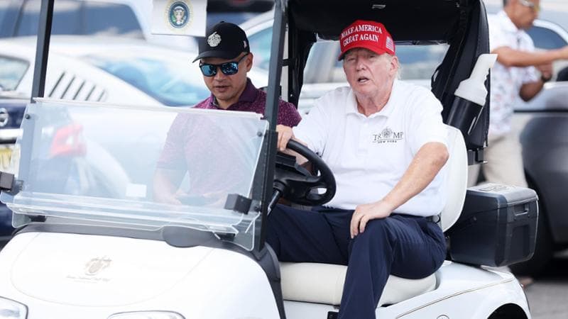 Trump, spari al golf club. La corsa alla presidenza più avvelenata di sempre nella terra delle armi facili