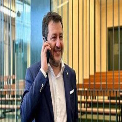 Open Arms, Salvini chiama all'adunata contro i giudici: il remake di Berlusconi 11 anni dopo