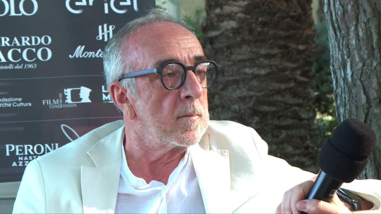 Silvio Orlando / A cielo aperto: "Napoli rappresenta le mie radici. Nell'ultima parte della mia vita vorrei vivere la città a tempo pieno"