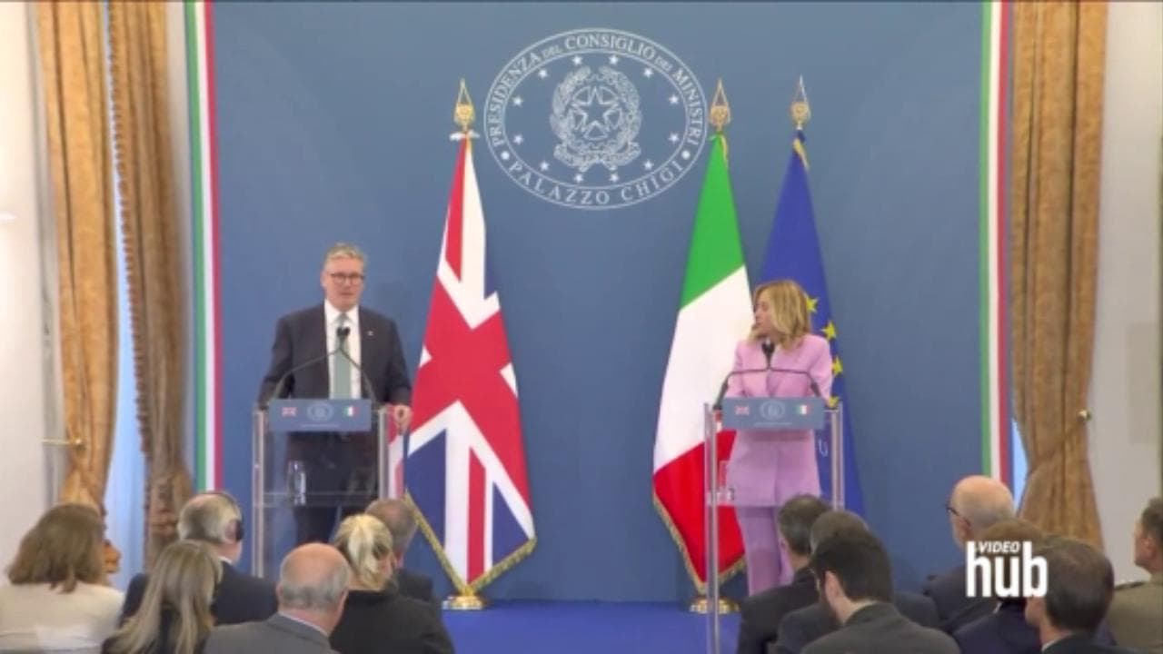 Ucraina, Meloni a Starmer: "Kiev ha diritto di difendersi, ma sui missili a lungo raggio decidono i singoli Paesi"