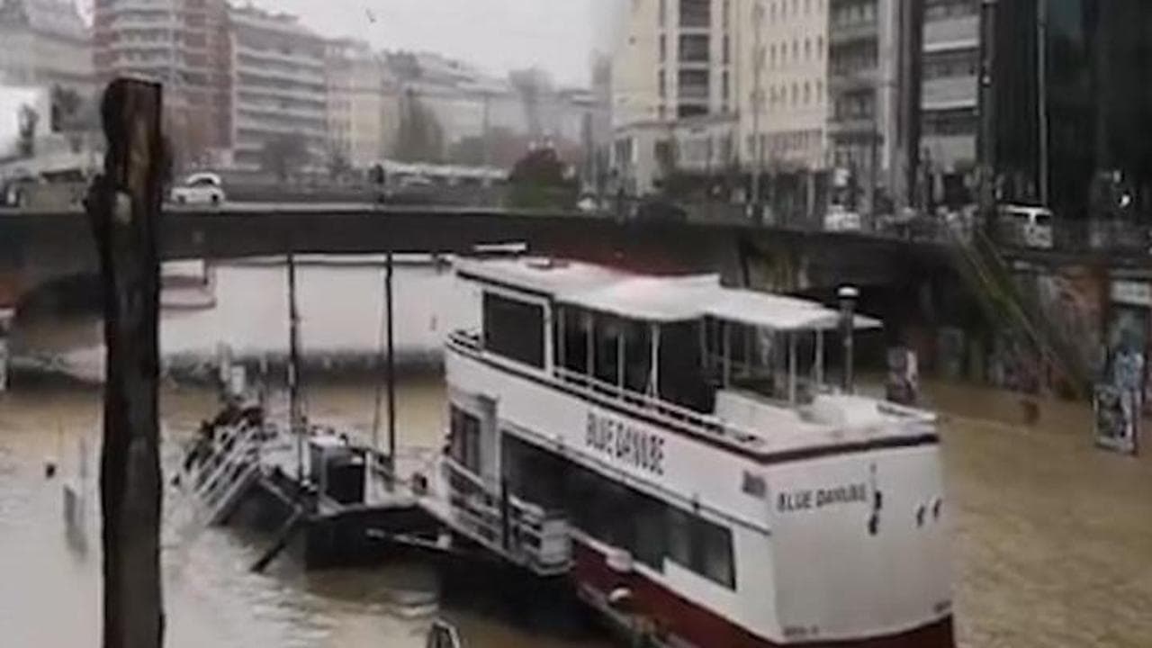 Austria, alluvione e fiume in piena a Vienna: le immagini