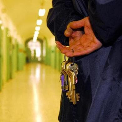 Carceri, il report del Garante dei detenuti: “Da inizio anno 67 suicidi, 19 in più del 2023”